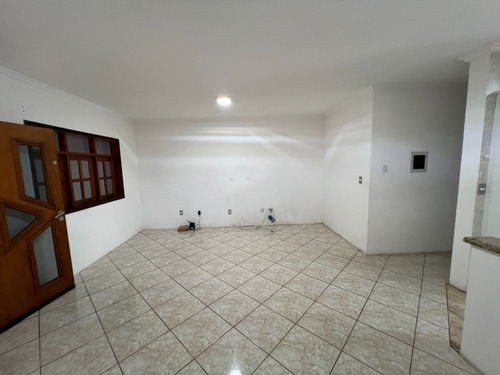 Casa Em Várzea Paulista, 2 Dormitórios, Churrasqueira, Garagem 2 Carros, aceito carro!