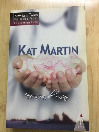 Novela Romántica - Esencia De Rosas - Kat Martin