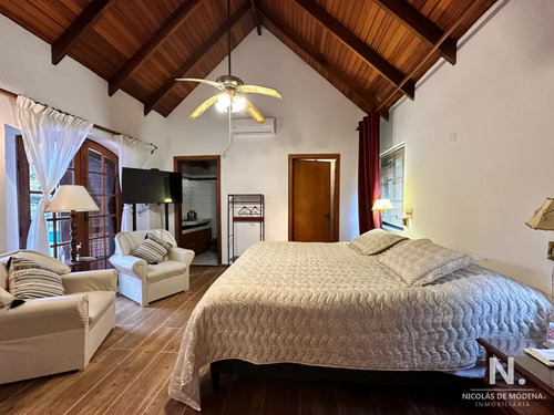 Vende Casa De 4 Dormitorios Con Piscina Y Gran Parque En Golf, Punta Del Este