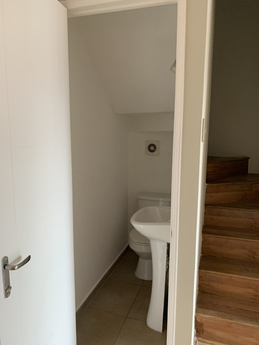 Linda Casa Dentro De Condominio