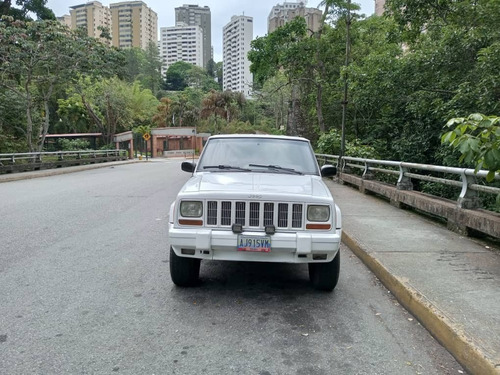 Imagen 3 de 11 de Jeep Cherokee