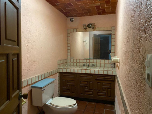 Comercial En Esquina Con Frente A La Avenida San Diego - Roq-825-cs