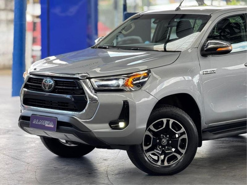 Toyota Hilux 2.8 D-4D TURBO DIESEL CD SRX 4X4 AUTOMÁTICO