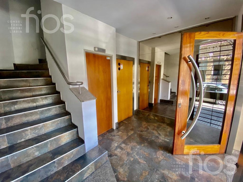Venta-departamento - 2 Dormitorios-balcón-semipiso- Macrocentro