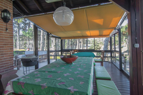 Imagen 12 de 29 de Casa En Venta Sobre Golf- 5 Ambientes - Zona Alamos - Pinamar