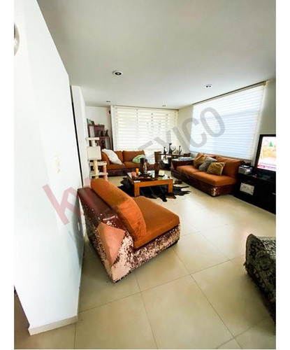 ¡encantadora Casa En Venta Con Amplio Jardín Y Excelente Vista Al Lago En Lomas De Gran Ja...
