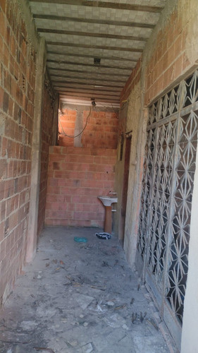 Terreno Com Templo Evangélico Na Rua Eros Em Queimados