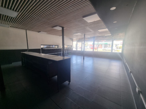Se Arrienda Local Comercial De 84 M2 De Planta Libre A 2.400