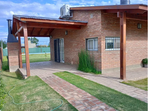 Venta Casa 2 Dormitorios 1 Baño Cochera Pileta Punta Chacra Roldan