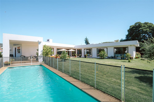 Excelente Casa Con Inmejorable Ubicación En Marbella
