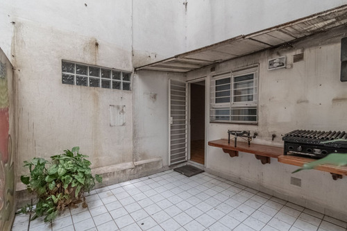 2 Amb. Apto Credito - Patio Y Balcon - Estado Muy Bueno,.-