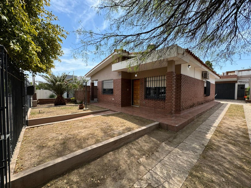 Alquiler Temporal Casa Con Piscina Cerca Costanera - 8 / 10 Personas