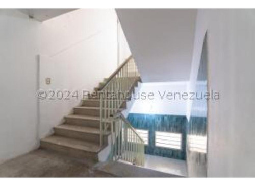 #24-17255 Excelente Edificio Industrial En La Trinidad