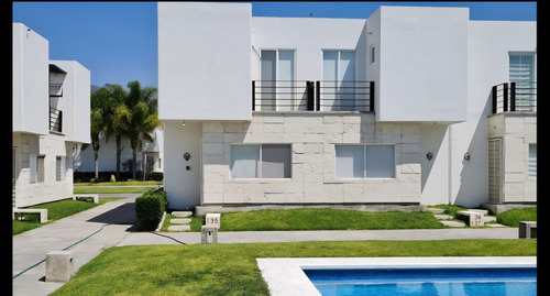 Casa En Venta En Fraccionamiento Con Alberca En Yautepec