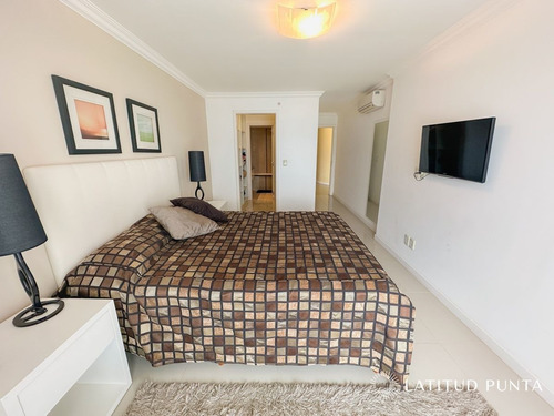 Imagen 8 de 23 de Apartamento En Casino Tower, 2 Dormitorios Y Medio - Punta Del Este Mansa