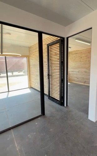Centro Logístico Con Arriendo De Bodegas Y Almacen...