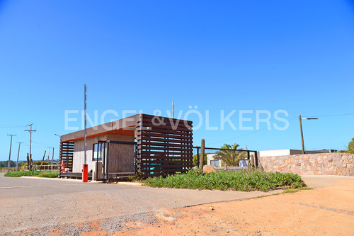 Sitio Plano 2200m2 Urbanizado.