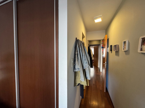Venta - Departamento De Tres Dormitorios Con Balcón Y Cochera En Centro Río, Rosario