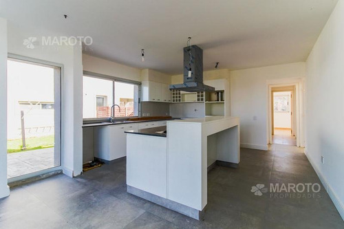 Imagen 10 de 30 de Casa En Venta En Barrio El Canton - Maroto Propiedades