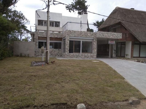 Casa En Venta De 3 Dormitorios En Playa Mansa