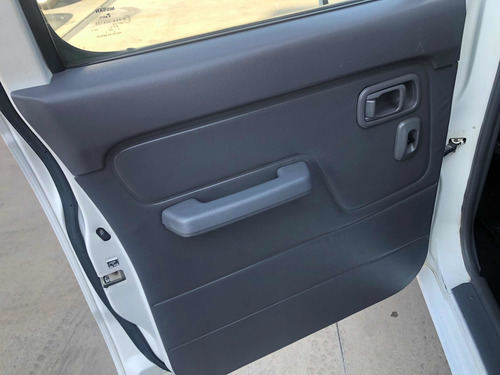 Imagen 11 de 14 de Nissan Np300 2013 2.4 Doble Cabina Lujo Mt