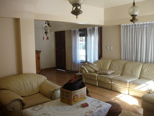 Imagen 2 de 10 de Chalet En Venta En Castelar Norte