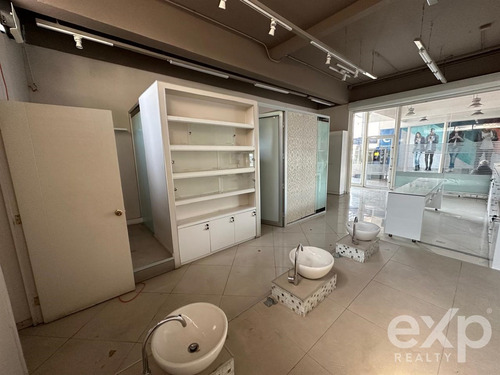 Arriendo Local Comercial Con Alto Trafico En Avda La Dehesa