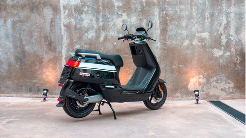 Imagen 6 de 15 de Moto Electrica Scooter Nuuv Ngt Bosch Litio Panasonic 80km/h