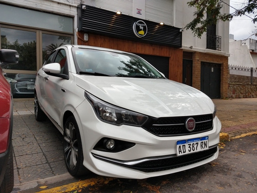 Imagen 2 de 14 de Fiat Cronos 2019 1.8 16v Precision