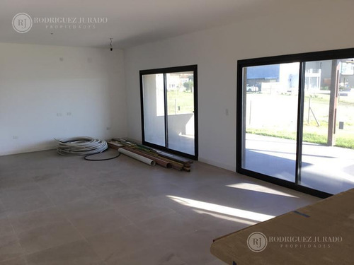 Imagen 7 de 30 de Casa A La Laguna De Excelentes Terminaciones - El Canton
