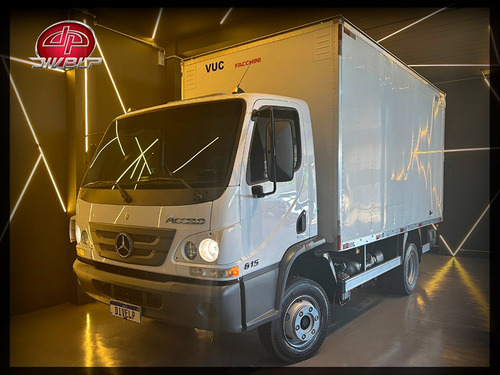 Caminhão Mercedes-benz Accelo 815 Com Baú De Carga Seca 2013