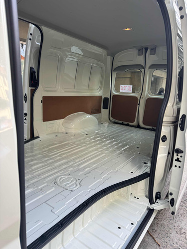 Toyota Hiace 2.8 Tdi Furgón 6at L2h2 3a 5p