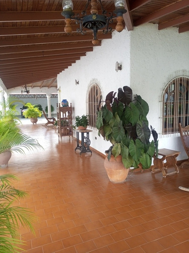 Imagen 4 de 21 de En Venta Amplia Y Hermosa Casa En La Mejor Urb. De La Ciudad