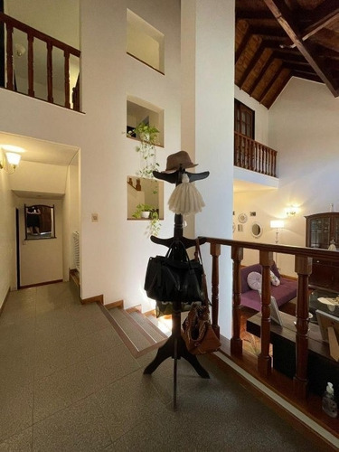 Imagen 2 de 14 de Chalet De 6 Ambientes En Venta - Castelar Norte