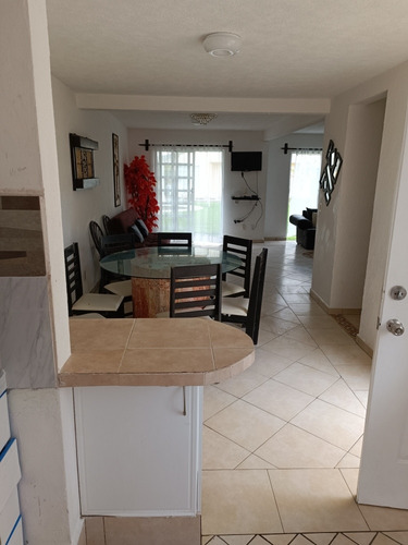 Imagen 11 de 30 de Bonita Villa Y Departamento A Unos Pasos De La Playa