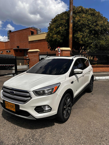 Ford Escape 2.0 Titanium 245 hp