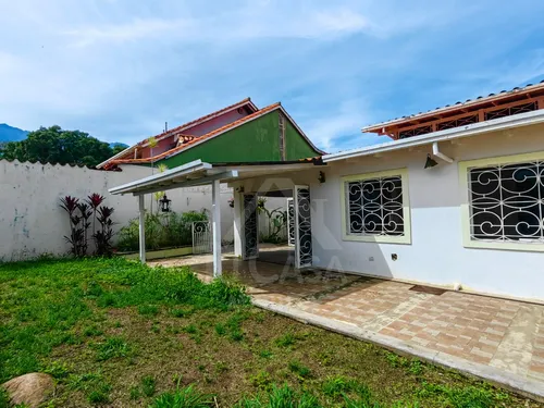Hermosa Casa Urb Belensate