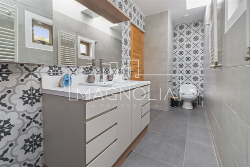 Casa En Arriendo De 6 Dorm. En Las Condes