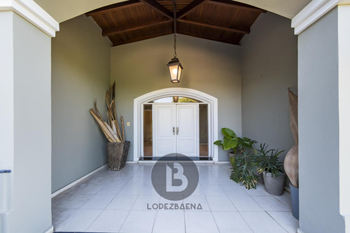 Venta 5 Dorm Casa De Lujo En Barrio La Serena - Se Acepta Menor Como Parte De Pago