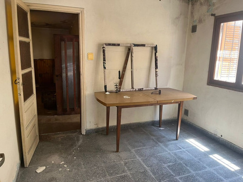 Importante Casa Con Local A Refaccionar En Venta