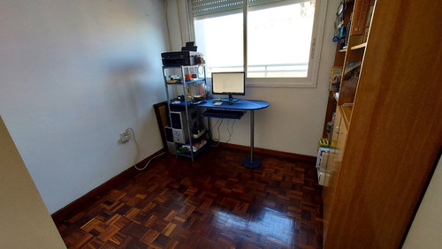 Imagen 7 de 14 de Espectacular Penthouse Con Muebles Franzini Y Sarmiento Inmediaciones De Pocitos Y Punta C. 3 Dormitorios Parrillero Terraza 30 Mts Gc12500 Edif. Con Calefaccion Vig 24 Hrs Y Sum 1 Gje Anuales Solo