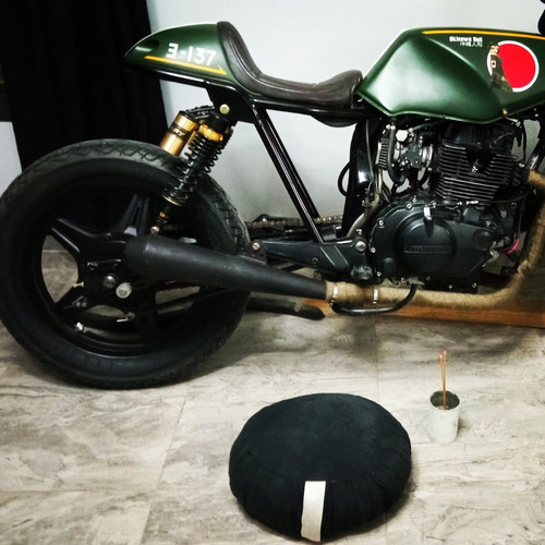 Honda Cb 400 Nhttps://www.youtube.com/watch?v=uvhrlpxfg7w