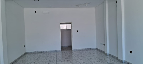 Alquiler De Locales Comerciales Sobre Avenida Moreno - ¡alta Gama Y A Estrenar!