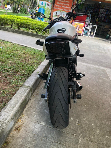 Yamaha Xj6