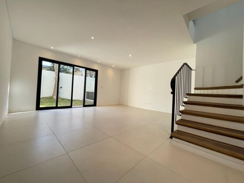 Imagen 9 de 23 de Triplex A Estrenar De Categoria En Venta, San Miguel.