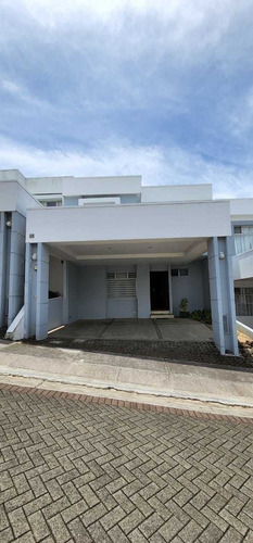 Imagen 2 de 10 de Precio Rebajado Y Se Cede Deuda Sin Tramite Bancario Heredia