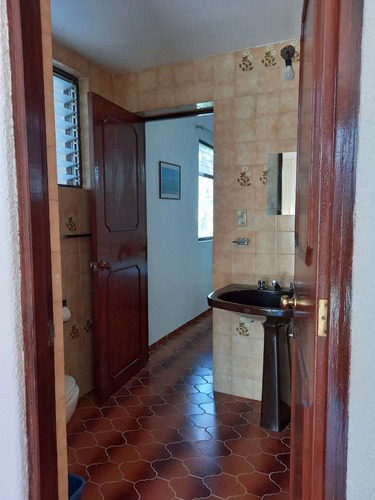 Casa Sola En Lomas De Atzingo, Cuernavaca, Morelos - Ber-1024-cs*