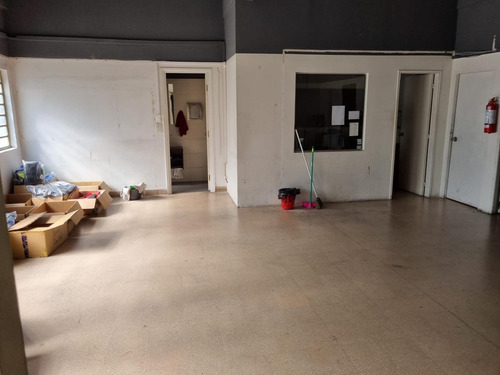 Imagen 13 de 19 de Local -local, 18 De Julio Entre Convención Y Río Branco, 450 M2 , 5 Mts De Frente !!