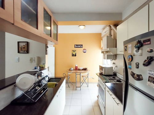 Imagen 6 de 24 de Venta De Departamento De 3 Ambientes Con Balcón Y Cochera En Flores
