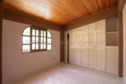 Casa En Venta Con Amplias Áreas Verdes Con Piscina Colinas De Carrizal, Carrizal Altos Mirandinos